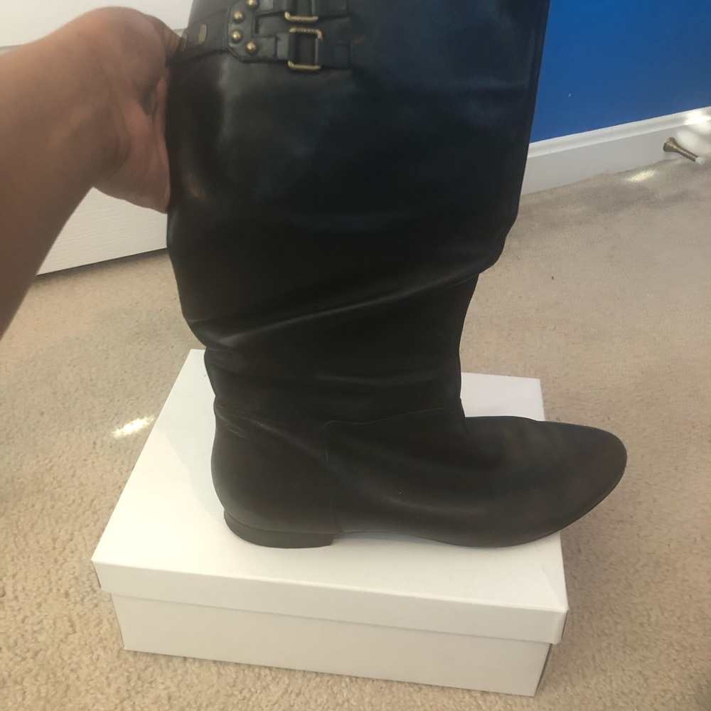 Black knee boots